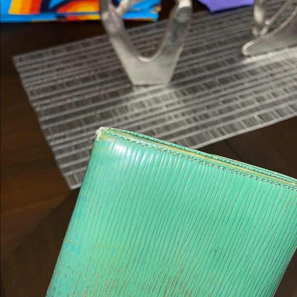 Green Louis Vuitton Wallet - Picture 8 of 13